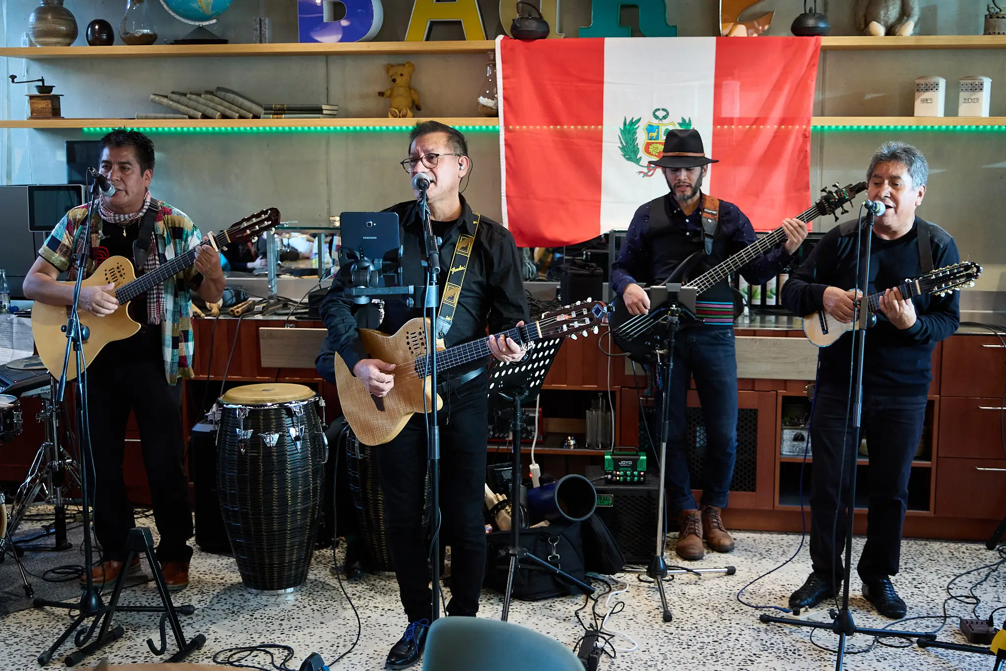 Eventfotografie Bern – Raul Huerta &amp; Palisandro — Bar, Hotel Ibis Bern
